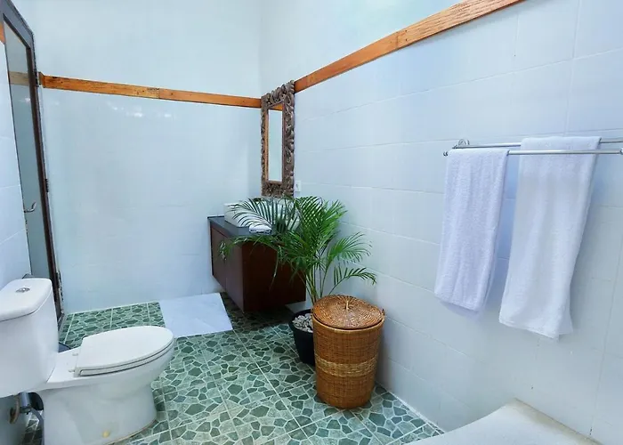 Bali 4 Bedroom 5 Ac Tropical Garden Pool With Closeable Lounge - Short Walk To The