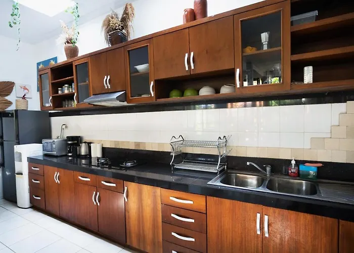 Bali 4 Bedroom 5 Ac Tropical Garden Pool With Closeable Lounge - Short Walk To The * Seminyak (Bali)
