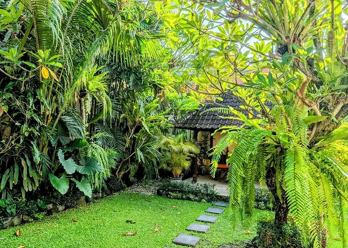 Bali 4 Bedroom 5 Ac Tropical Garden Pool With Closeable Lounge - Short Walk To The Villa *
