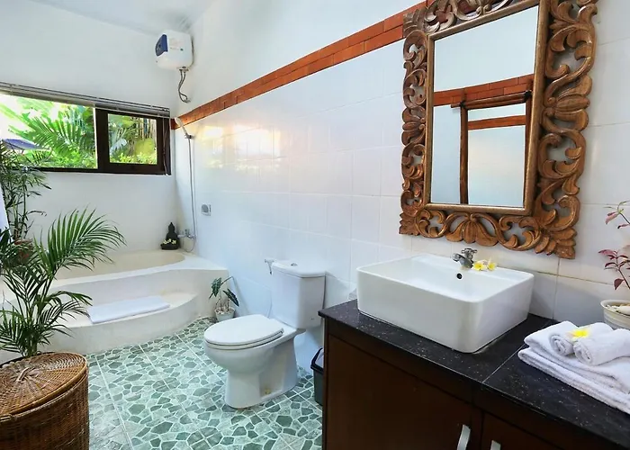 Bali 4 Bedroom 5 Ac Tropical Garden Pool With Closeable Lounge - Short Walk To The