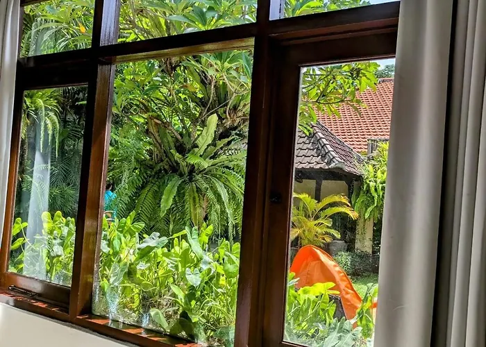 Bali 4 Bedroom 5 Ac Tropical Garden Pool With Closeable Lounge - Short Walk To The