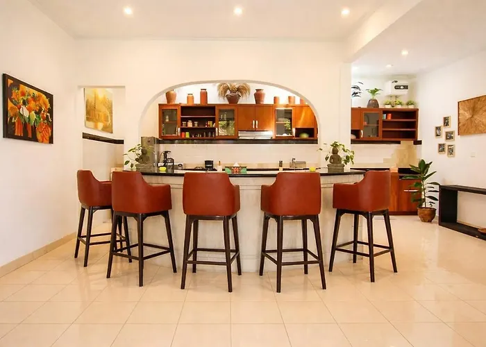 Villa Bali 4 Bedroom 5 Ac Tropical Garden Pool With Closeable Lounge - Short Walk To The