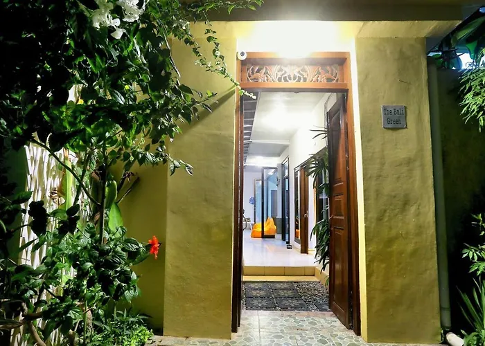 Villa Bali 4 Bedroom 5 Ac Tropical Garden Pool With Closeable Lounge - Short Walk To The