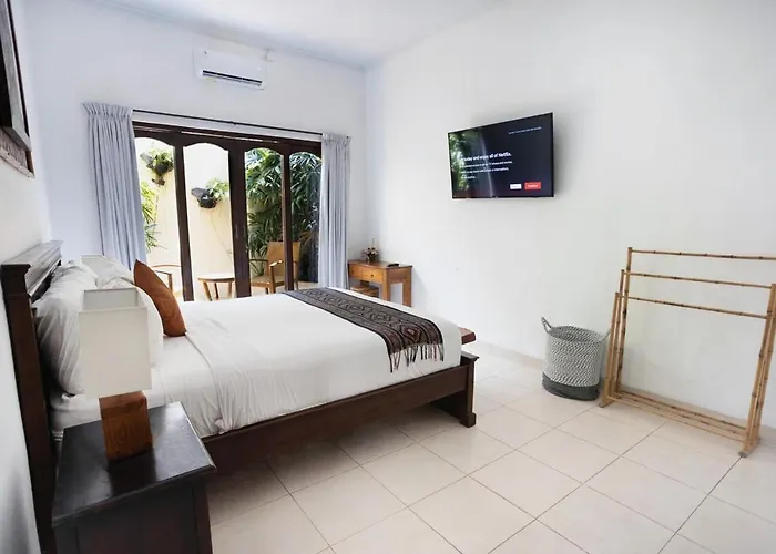 Bali 4 Bedroom 5 Ac Tropical Garden Pool With Closeable Lounge - Short Walk To The