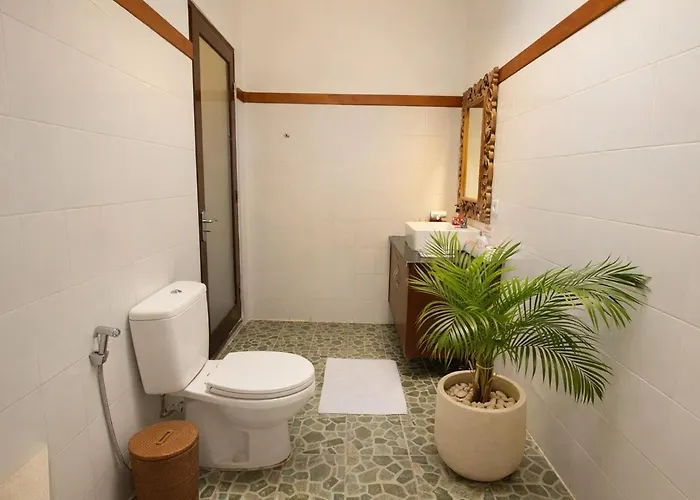 Villa Bali 4 Bedroom 5 Ac Tropical Garden Pool With Closeable Lounge - Short Walk To The Seminyak (Bali)